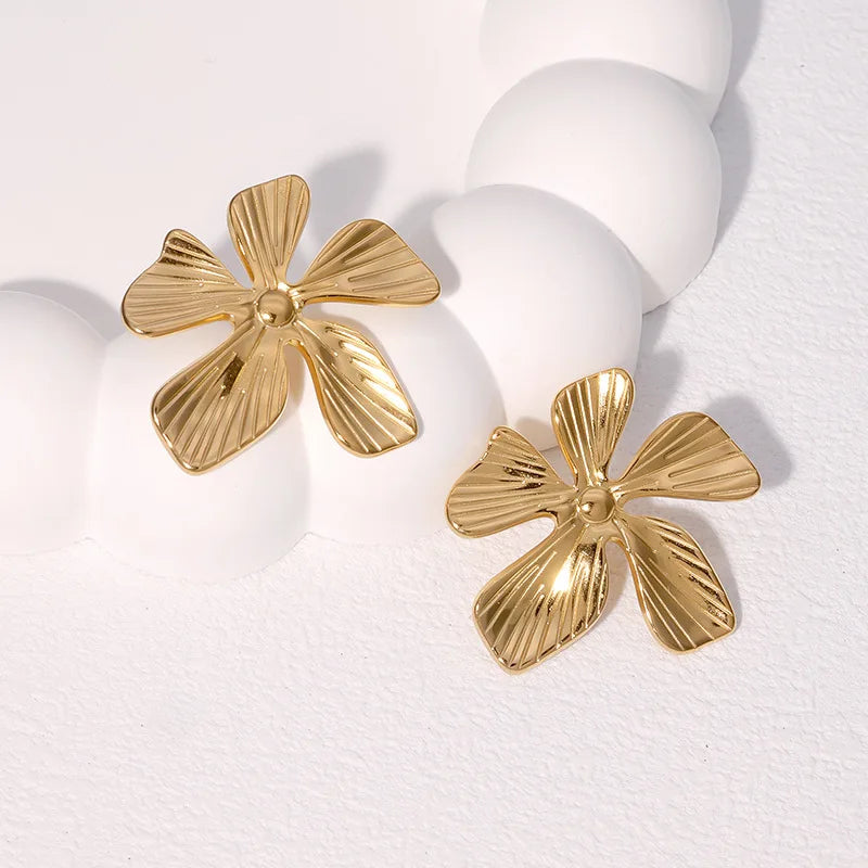 Dainty Flower Stainless Steel PVD Plated Stud Earrings for Ladies Tragus Piercing Fashionable Everyday Jewelry for Women