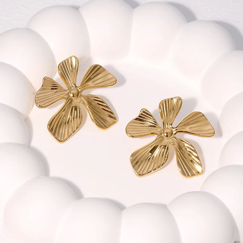 Dainty Flower Stainless Steel PVD Plated Stud Earrings for Ladies Tragus Piercing Fashionable Everyday Jewelry for Women