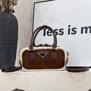 Cute and Simple Crossbody Bag for Ladies, Lightweight and Adjustable, Ideal for Campus and Casual Wear