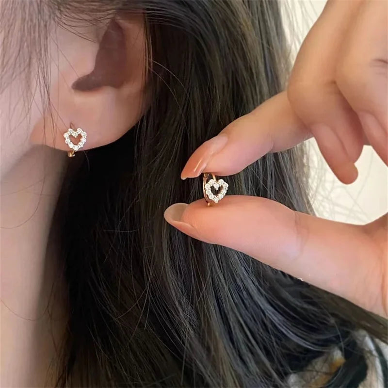 Trendy Cute Sweet Hollow Heart Zircon Hoop Earring For Women Classic Shiny Stud Earrings Fashion Small Ear Buckle Female Jewelry
