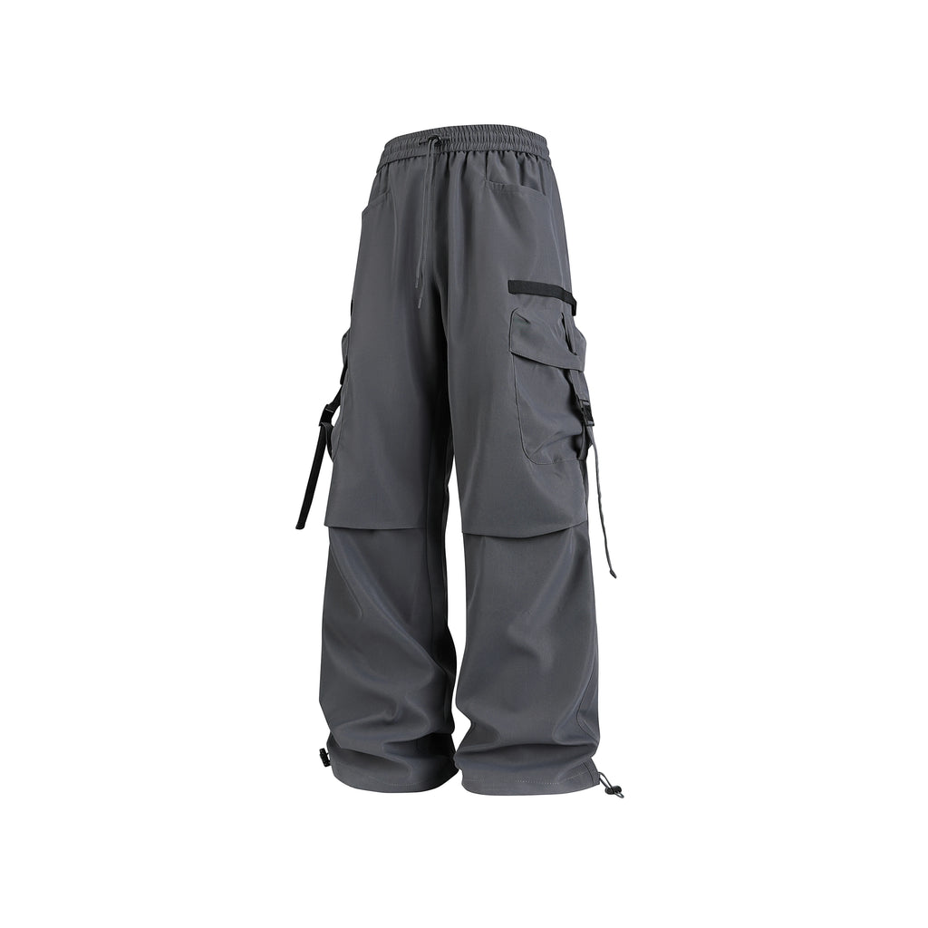Men's sportswear pants are simple, versatile, retro and fashionable with large pleated pockets for outdoor work