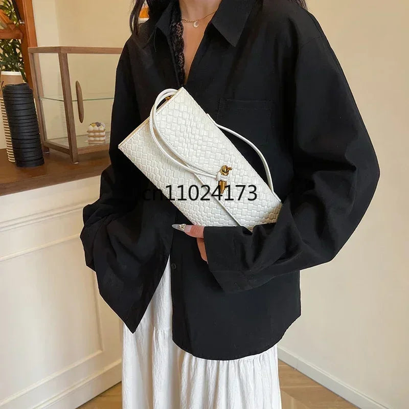 2025 New Fashionable Solid Color Crossbody Bag, Unique Retro Leather Crossbody Bag Suitable for Commuting Party Activities