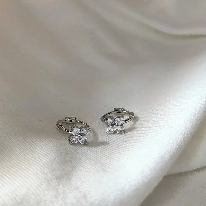 Trendy Cute Sweet Hollow Heart Zircon Hoop Earring For Women Classic Shiny Stud Earrings Fashion Small Ear Buckle Female Jewelry