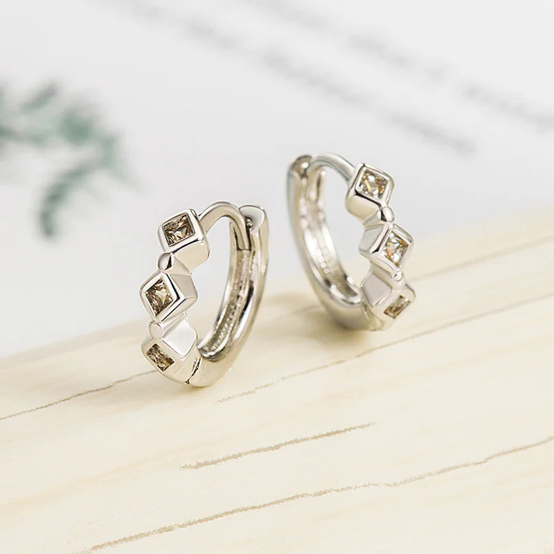 Trendy Cute Sweet Hollow Heart Zircon Hoop Earring For Women Classic Shiny Stud Earrings Fashion Small Ear Buckle Female Jewelry