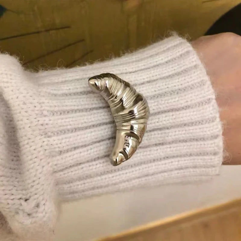 Trend Croissant Brooches for Men Women Couple Metal Pins Gold Plated Silver Color Korean Fashion Vintage Luxury Jewelry Gifts
