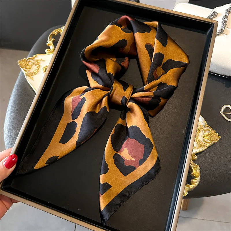 2025 New Women's Soft Satin Hair Scarves Fashion Square Printed Headscarf 70cm Professional Accessories Designer Scarf Headband