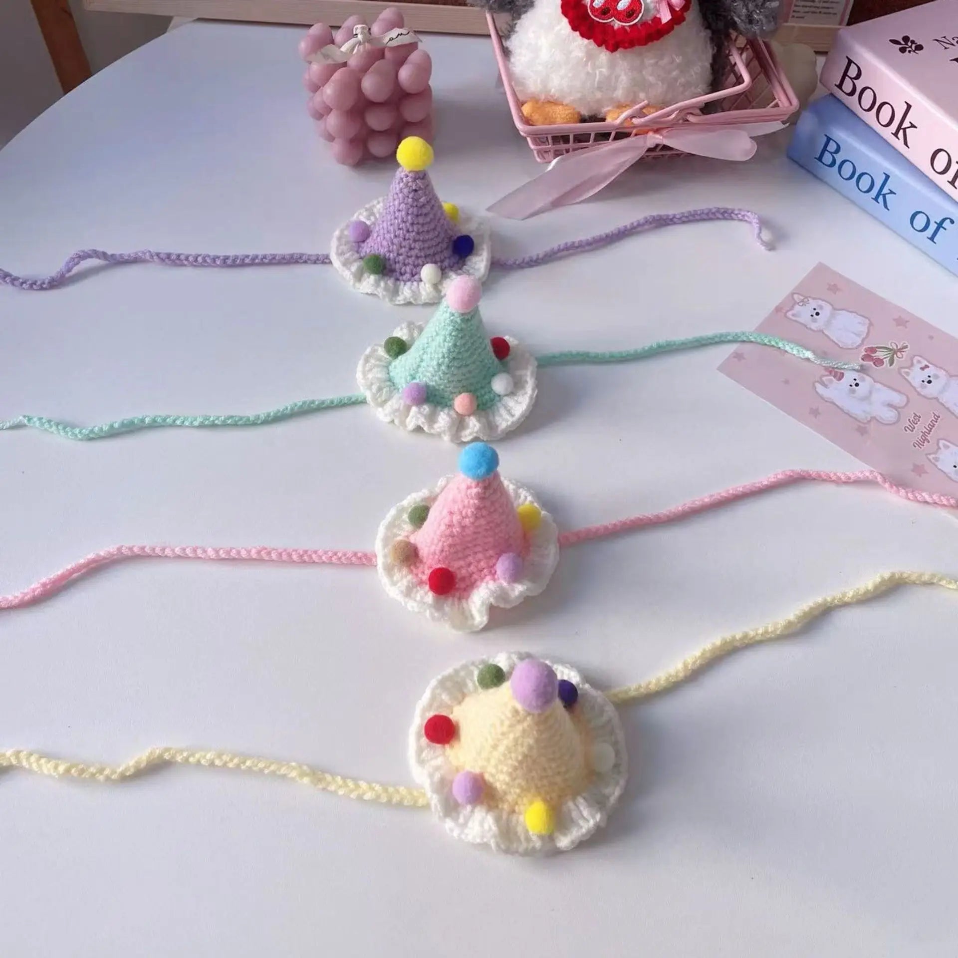 1pc Exquisitely Pet Hats Handmade Mini Pets Caps Crocheted Fashion Cats & Dogs Cute Pom-pom Photo Prop Pet Christmas Accessories