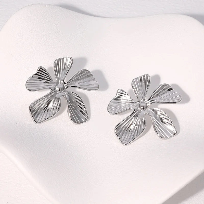 Dainty Flower Stainless Steel PVD Plated Stud Earrings for Ladies Tragus Piercing Fashionable Everyday Jewelry for Women
