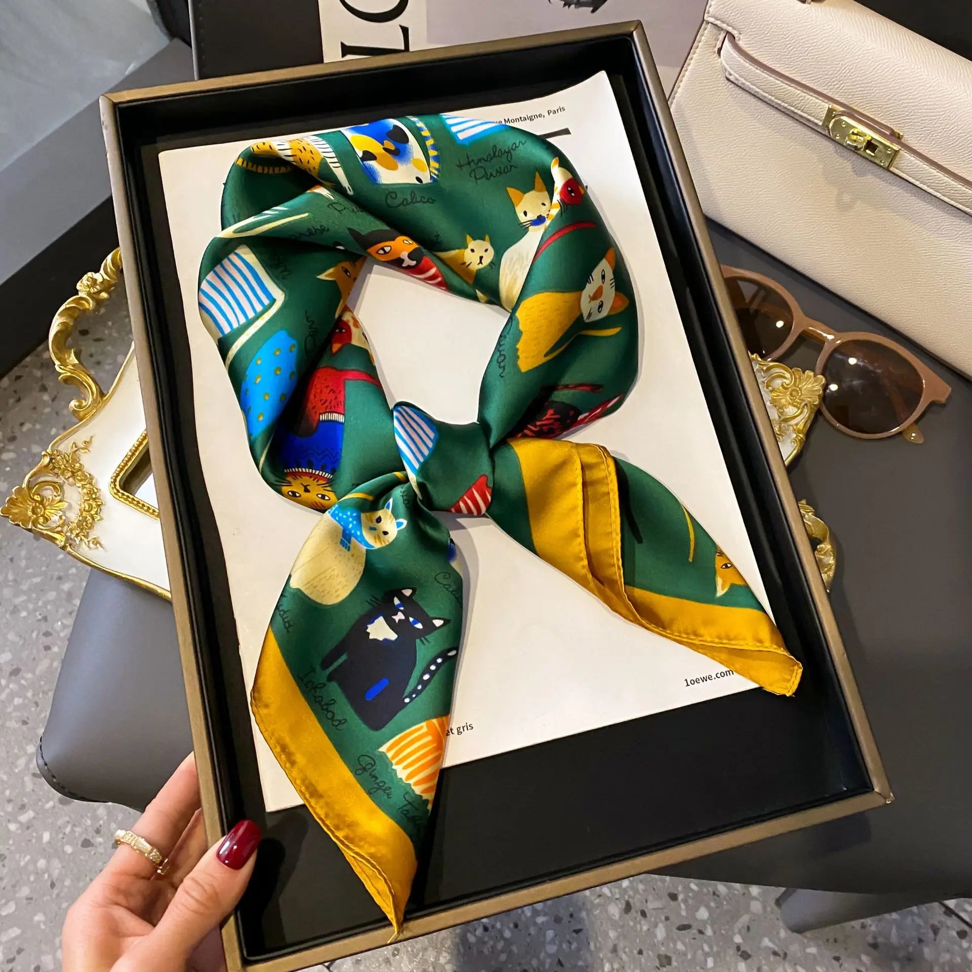 2025 New Women's Soft Satin Hair Scarves Fashion Square Printed Headscarf 70cm Professional Accessories Designer Scarf Headband