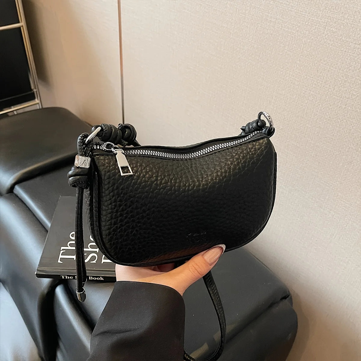 Ladies' Crossbody Bag Is Fashionable, Versatile, Solid Color, Exquisite Design, Daily Commuting, Casual Shoulder Bag