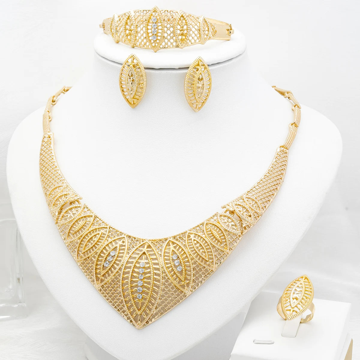 Jewelry Sets for Women Flower Pendant Necklace 18k Gold Plated Fashion Design Earring Bracelet Ring Sets Exquisite Gifts