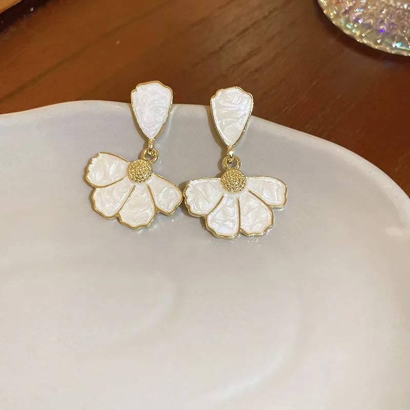 Drop Oil Flower Earrings for Women Elegant Sweet Design Sense High Quality Drop Earrings Simple Charms Jewelry Wholesale