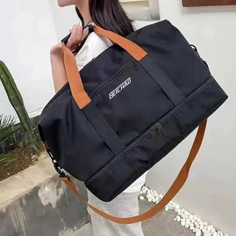 This Men's and Women's Handbag Can Be Carried by Hand or over the Shoulder, and Is Suitable for Both Travel and Daily Use